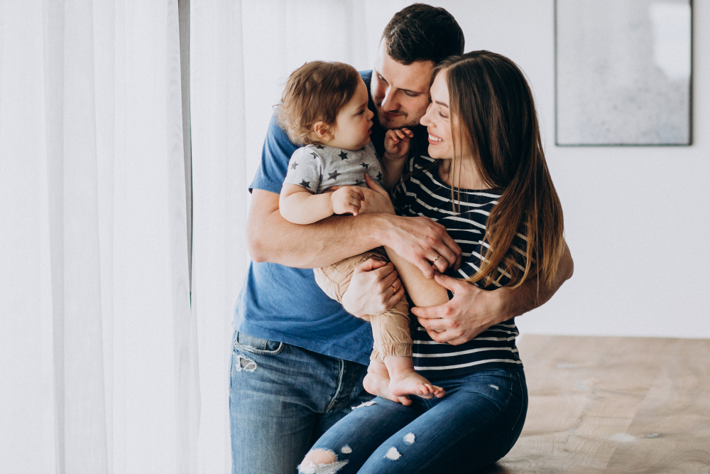 Como a organização pode auxiliar no bem-estar emocional 2 familia feliz